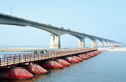 CHINA 20m x 3m Portable Floating Bridge aus Aluminiumlegierung für schnelle Überfahrten fournisseur