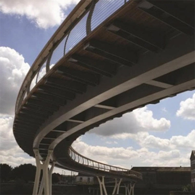 Einzelspurige Stahlbox-Gitterbrücke Mehrspann-Stahl-Fußgängerbrücke fournisseur